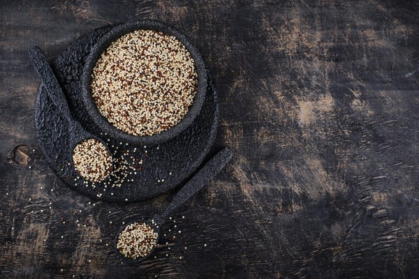 Quels sont les défis de l'intégration de plats à base de quinoa dans un menu de bistrot?